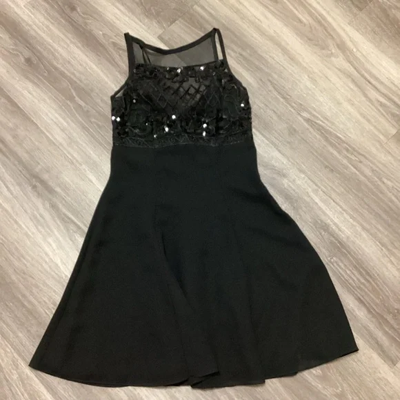 green emerald velvet dress Brielle Sequin V-Neck Floor Length Dress
